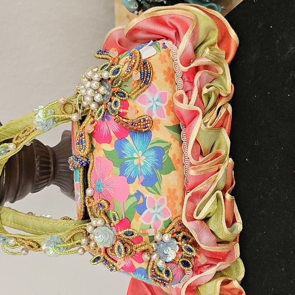 Floral Ruffle Handbag - Picture 2 of 3